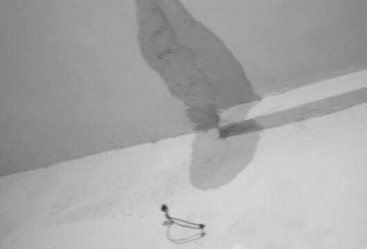 金屬屋面檐口滲水應該怎么解決?家用防水涂料這幾點一定要注意