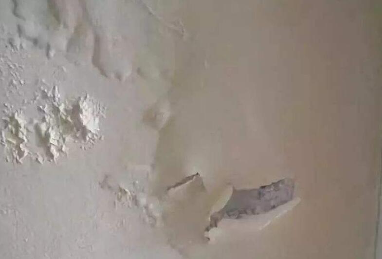 墻面滲水有什么辦法修復(fù)？屋頂防水施工的時(shí)候這些要留意