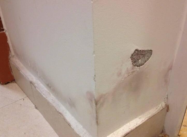 墻面滲水有什么辦法修復(fù)？屋頂防水施工的時(shí)候這些要留意